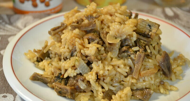 אורז מבושל עם חציל מיובש במרינדה