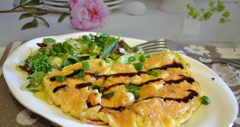 Thai shrimp omelet