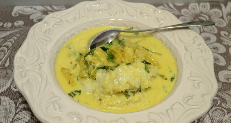 Pineapple curry with pak choy and white fish