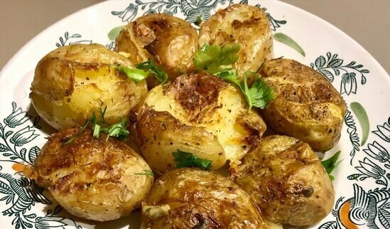 Crushed spiced baked potatoes in Ninja Foodi (steam + grill program)