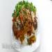אטריות אורז בסגנון אסייתי עם ירקות ובקר בקלחת ברזל יצוק