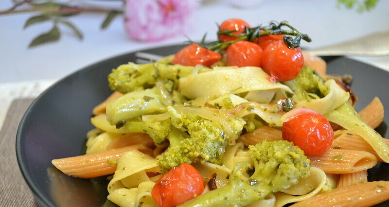 Lentil pasta with broccoli