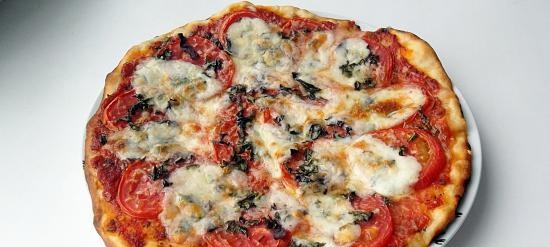 Pizza Margarita on unconventional dough (+ video)