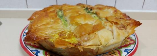 Greek pie Spanakopita with a Russian touch (+ video)