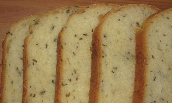 Italian bread with raisins and rosemary (bread maker)