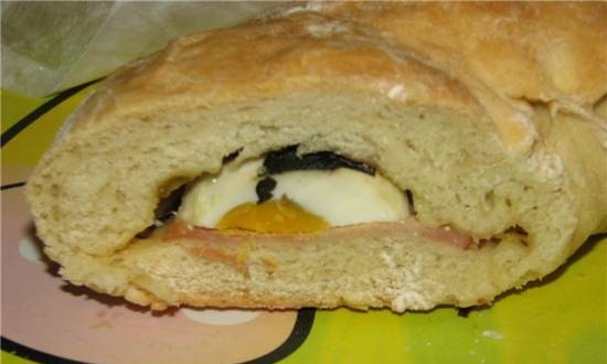 Tekercs sonkával, tojással, sajttal és bazsalikommal (készítette: Jamie Oliver)