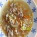 Zuppa di lenticchie con orzo e sedano in pentola a cottura lenta