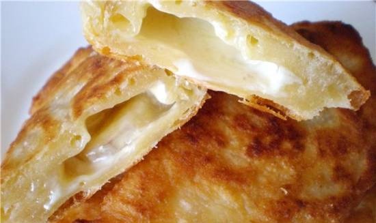 Fried pies with banana and white chocolate "Indian cake"