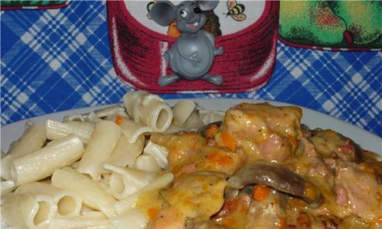 Skoblyanka (meat with smoked meats and mushrooms) in a Panasonic multicooker