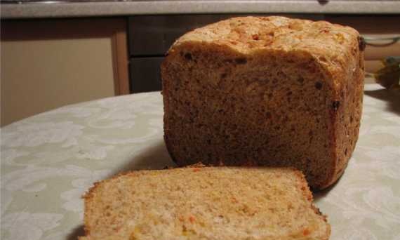 Bread with fish, bran and sweet pepper.