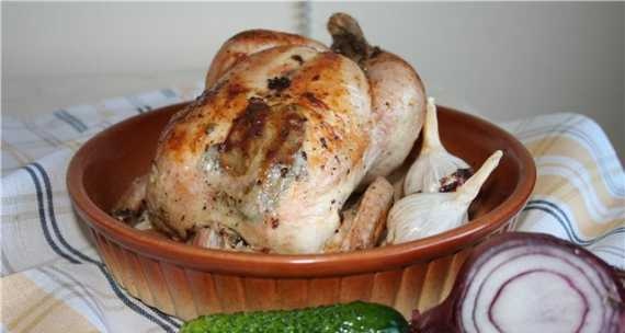 Chicken baked with garlic and bay leaf