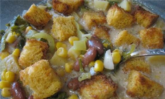 Sukkotash with croutons - Indian soup, chowder (Cuckoo 1054)