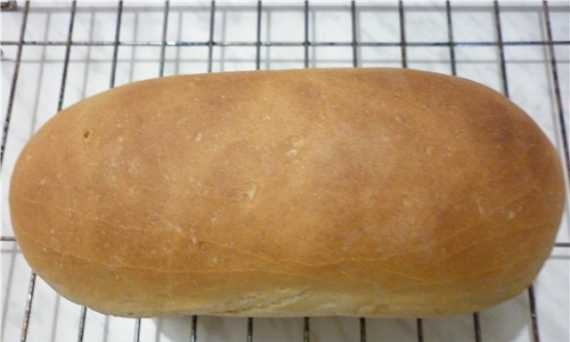 לחם חיטה לבן על בצק בהתאם ל- GOST (תנור)