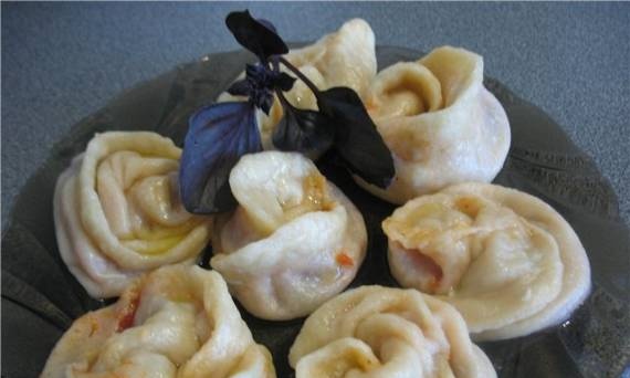 Manti-dumplings with steamed tomatoes (Cuckoo 1054)