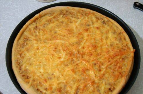 Pizza de cebolla en masa fina (instrucciones para Moulinex)