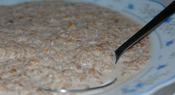 Porridge di grano saraceno con latte (sfumino)