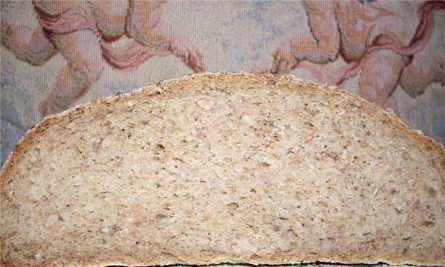 לחם שיפון מחיטה מחמצת עם דגנים מפוזרים