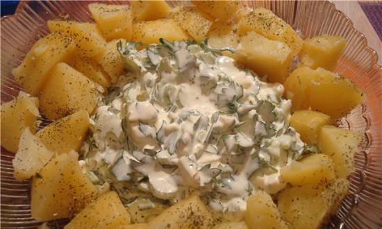 Warm potato salad with blue cheese