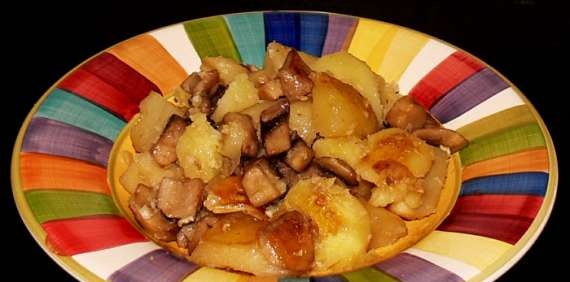 Gebakken aardappelen met champignons