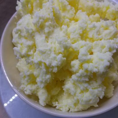 Masło wykonane ze świeżej śmietany w domu