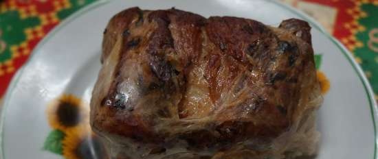 Carne di maiale in griglia cotta nel fieno