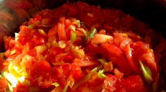 Preparación de verduras para sopa de repollo.
