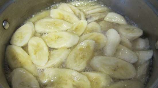 Banánové lupínky v cukrovém sirupu v elektrické sušičce Travola 333