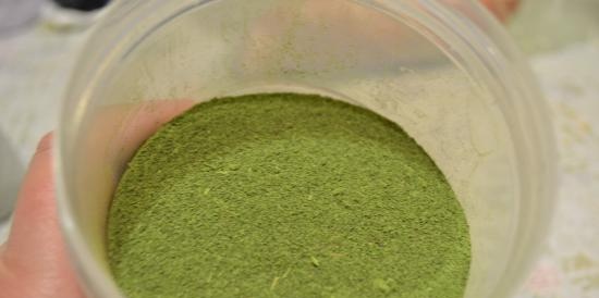 Green powder from green tops