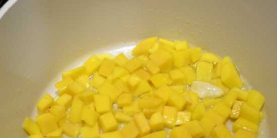 Bulgur en linzen met mango en banaan in Oursson-processor