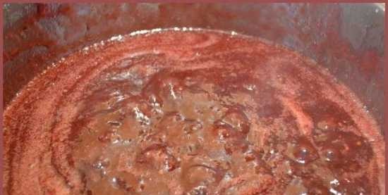 Marmellata di prugne con pomodori