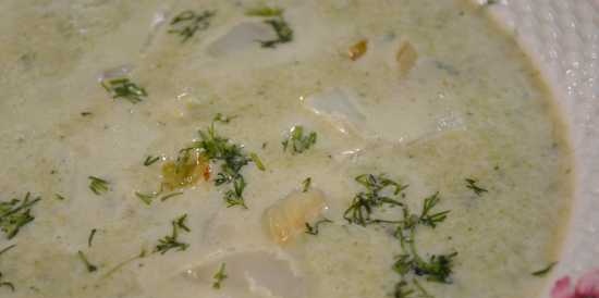 Zupa krem ​​jarzynowa z wędzonym halibutem w procesorze Oursson