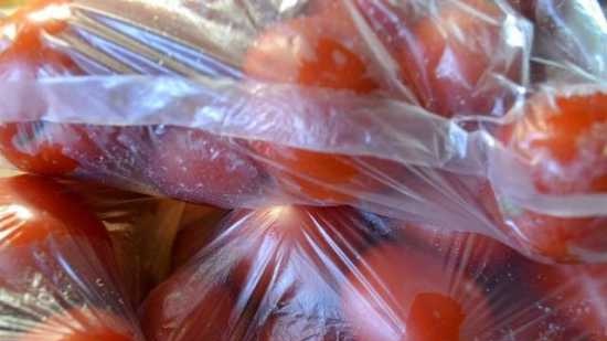 Świeże pomidory do zamrażarki