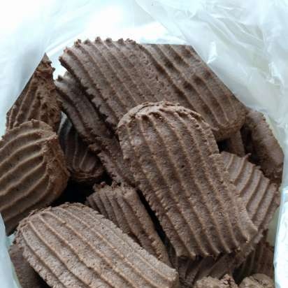 Biscotti di pasta frolla al cacao (macchina per pasta Philips)