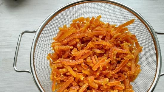 Frutta candita veloce dalle bucce d'arancia secondo il metodo del miglior chef di Mosca-2015 Sergey Efimov