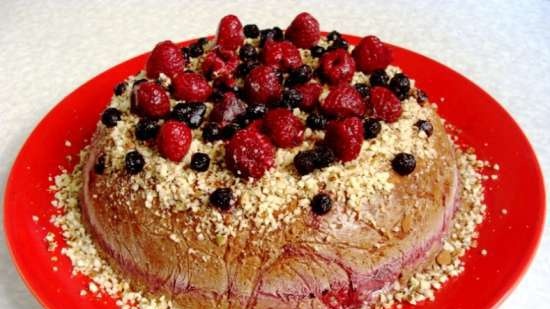 Raw cake on buckwheat with berries