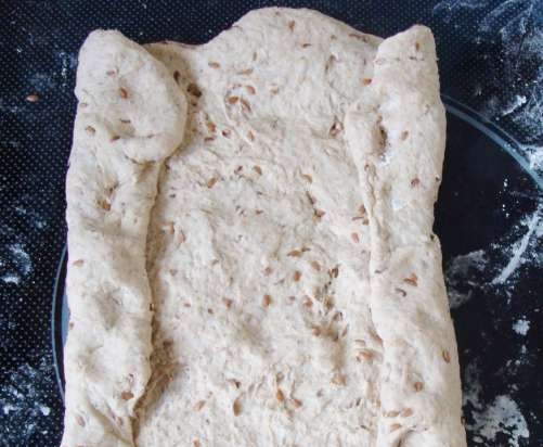 Pane di grano tenero con lievito naturale di lino e segale, con crusca e semi di lino