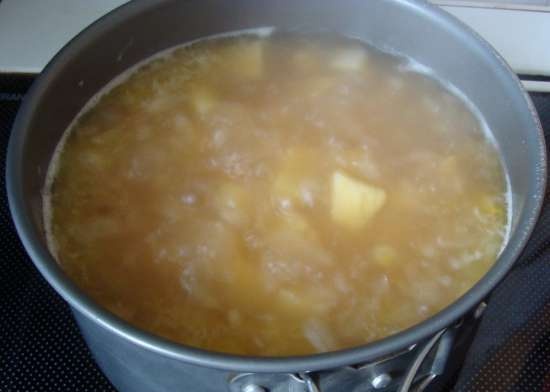 Zuppa di purea di ortiche e gamberetti