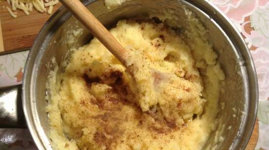 Gyűrű burgonyával sajttal és sonkával (Kase-Kartoffel-Ring mit Schinken)