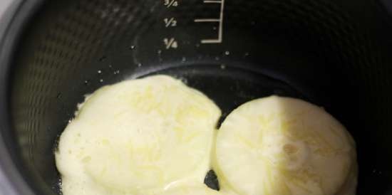 Ananas i ostesaus i en multikoker Zigmund & Shtain MC-D31