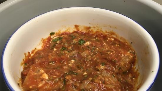Hvit fisk bakt i form med tomat og feta saus i Ninja® Foodi® 6,5-qt., Kan være i ovnen