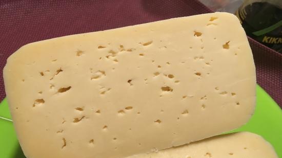 Il formaggio russo è l'orgoglio dei produttori di formaggio nazionali