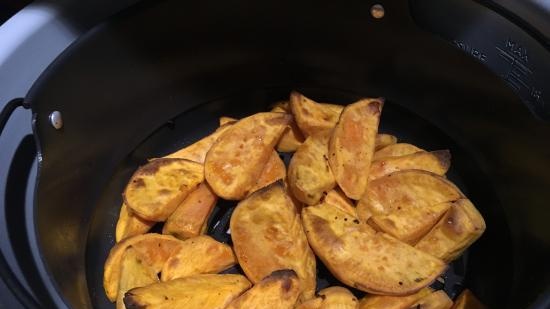 Patata dolce al forno con erbe aromatiche in padella multicullet Ninja® Foodi® da 6,5 ​​qt.