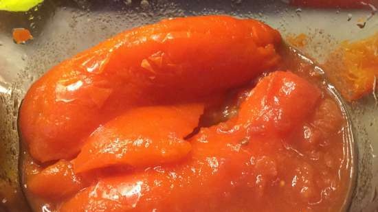 Pesce rosso in gelatina con due tipi di ripieni piccanti (zucca e purea di pomodori con peperoncino)