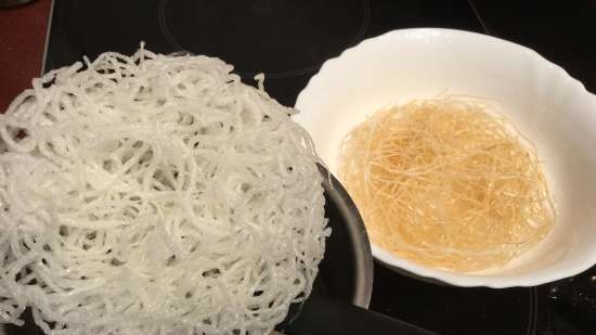 Smażone lody z makaronem ryżowym i sosem z marakui
