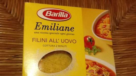Olasz zöldségleves tésztával, kolbászos húsgombóccal és pesto szósszal