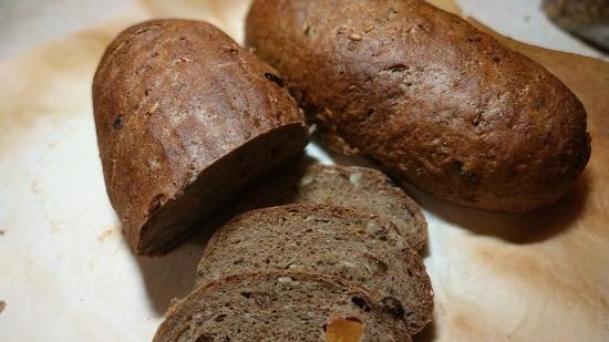 Wheat-rye bread with grain mixture and dried fruits