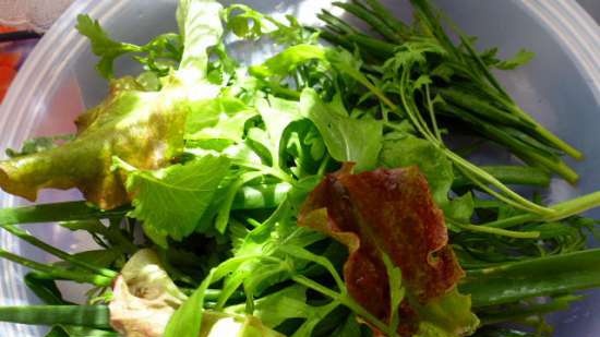 Zöld spárga saláta gombamártással és Mesclin salátával