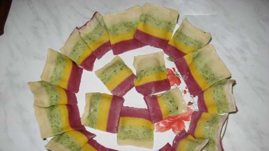Pierogi (pierogi, ravioli, makaron) z ciasta kolorowego (klasa mistrzowska)