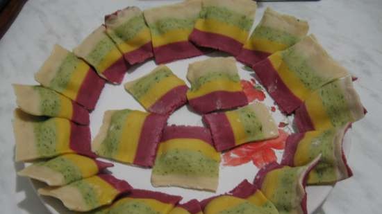 Gnocchi (gnocchi, ravioli, tagliatelle) da pasta colorata (master class)