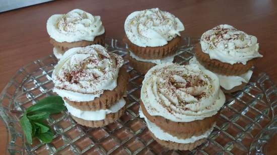 Cupcakes fehér rózsák (Tiramisu íz)